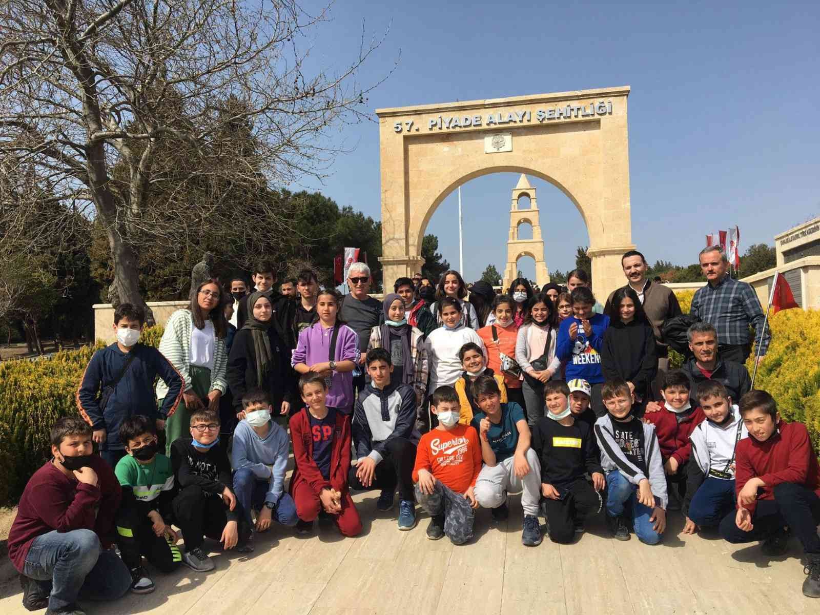 Çorlulu öğrencilerden Çanakkale çıkarması Tekirdağ’ın Çorlu ilçesinde eğitim veren 5 okulun öğrencileri, Tekirdağ İl Gençlik ve Spor Müdürlüğü ile Çorlu İlçe Milli Eğitim Müdürlüğü ...