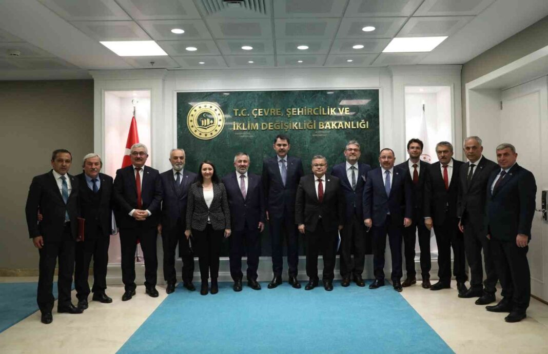 cumhur-ittifakindan-cevre-sehircilik-ve-iklim-degisikligi-bakani-murat-kuruma-ziyaret-Hc55d5kO.jpg