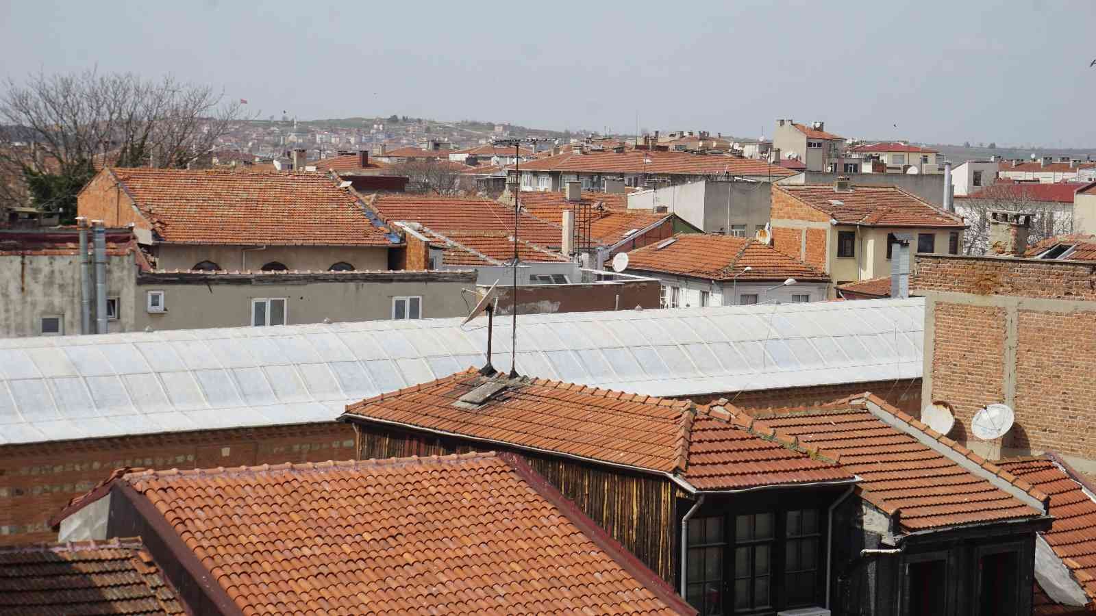 Cumhurbaşkanı Erdoğan’ın indirim açıklaması sektöre umut oldu Cumhurbaşkanı Recep Tayyip Erdoğan’ın konut, arsa ve tarlada KDV oranının yüzde 8’e düşürüleceğini duyurmasının ardından sektörde hareketlilik ...