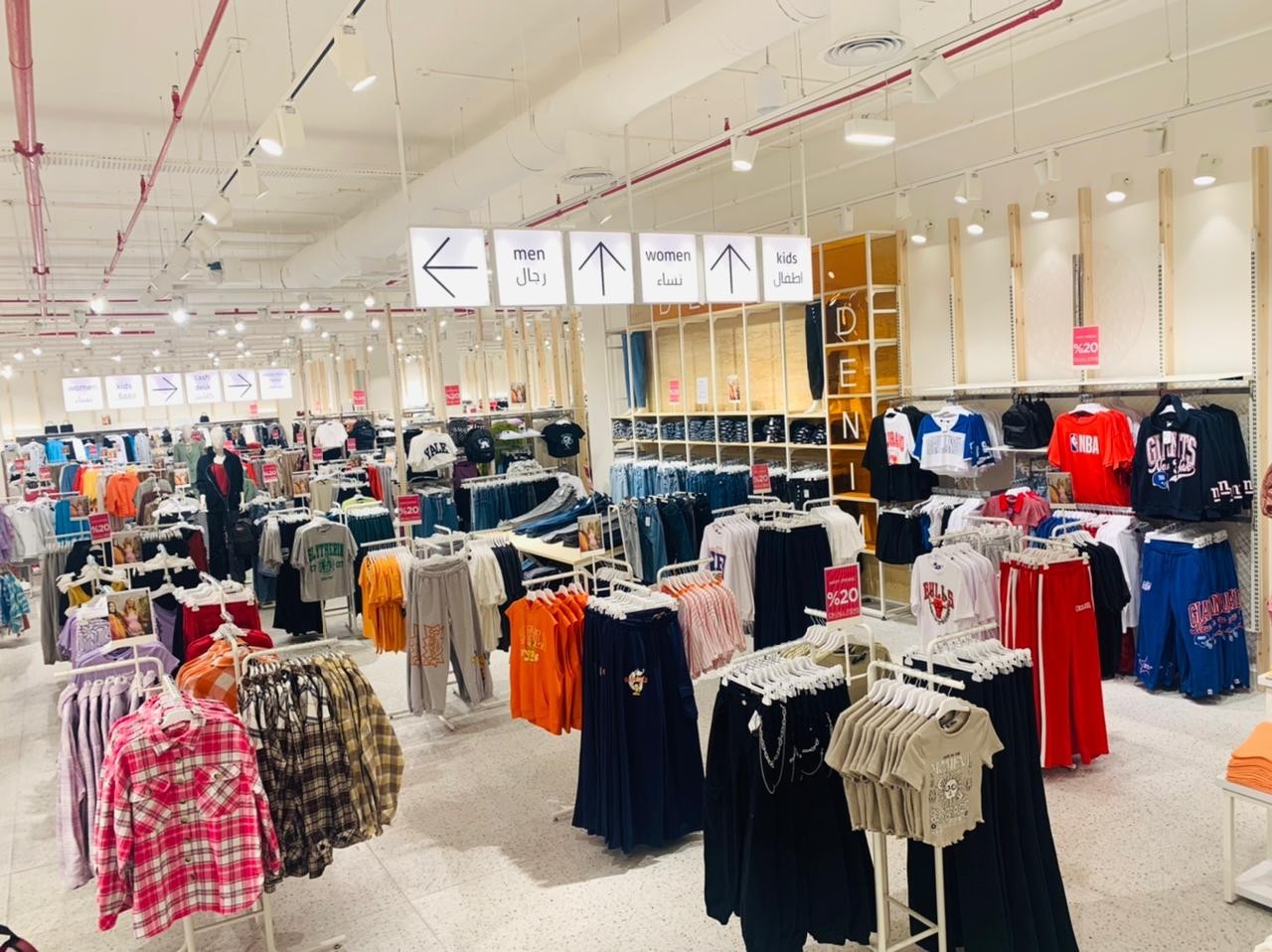 DeFacto Ürdün’e üçüncü mağazasını açıyor Moda markası DeFacto, Orta Doğu’daki stratejik pazarlardan Ürdün’de büyümeye devam ediyor. Ülkedeki üçüncü mağaza başkentin gözde alışveriş ...