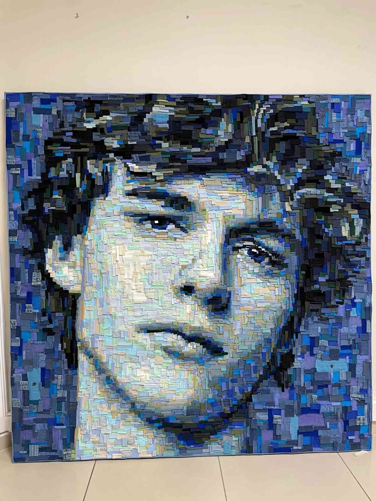 DeFacto’nun tekstil atıkları ünlü sanatçı Deniz Sağdıç’ın yorumuyla Berlin’de sergilenecek Her türlü kullanılmış objeyi, atık malzemeyi geri dönüşüm ve ileri dönüşüm prensibiyle sanatın kendi dünyasında eser olarak yeniden var eden ...