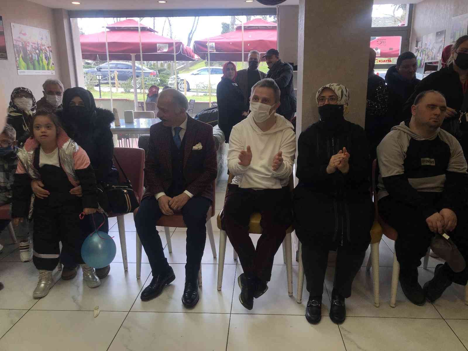 Dünya Down Sendromu Farkındalık Günü’nde Bayrampaşa’da anlamlı etkinlik Dünya Down Sendromu Farkındalık Günü nedeniyle Bayrampaşa’da down sendromlu çocuklara özel etkinlik düzenlendi. Bayrampaşa Belediye Başkanı Atila ...