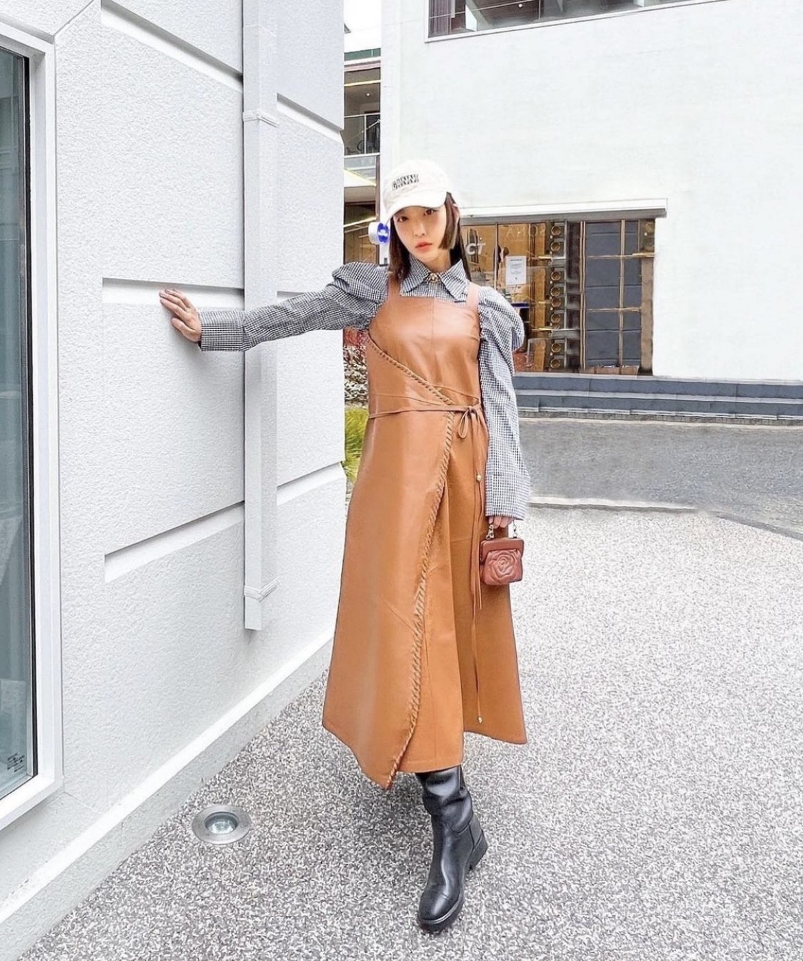 Dünya starlarının tercihi Türk markası oldu Türkiye’de olduğu kadar uluslararası pazarlarda da tasarımlarıyla adından söz ettiren ve deri mont, deri ceket, çanta ve ayakkabı modelleri ...