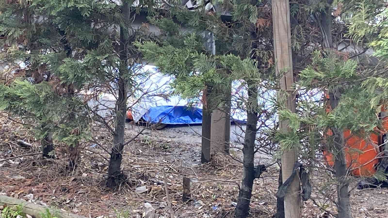 E-5 Karayolu’nda feci kaza: 1 ölü, 1 yaralı E-5 Karayolu Kağıthane Darülaceze mevkisinde hafriyat kamyonunun sıkıştırdığı iddia edilen motosikleti kullanan Ahmet Han Artukoğlu kamyonun ...