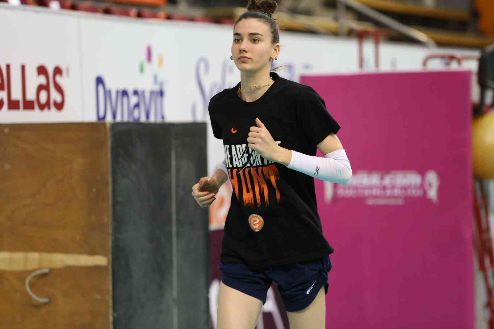 Eczacıbaşı Dynavit, Fenerbahçe Opet derbisine hazırlanıyor Misli.com Sultanlar Ligi 24. hafta mücadelesinde Eczacıbaşı Dynavit, Fenerbahçe Opet’e konuk olacak. CEV Kupası finali birinci maçında Alman ...