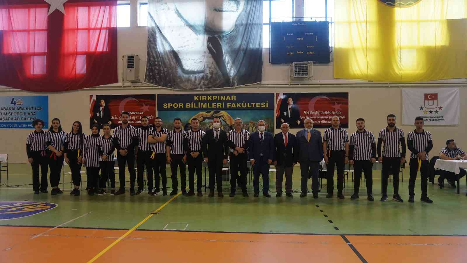 Edirne, ’Üniversitelerarası Bilek Güreşi’ yarışmasına ev sahipliği yapıyor Türkiye’nin çeşitli bölgelerinden 34 üniversitenin ve yaklaşık 200 sporcunun katılım sağladığı ’Üniversitelerarası Bilek Güreşi’ yarışması ...