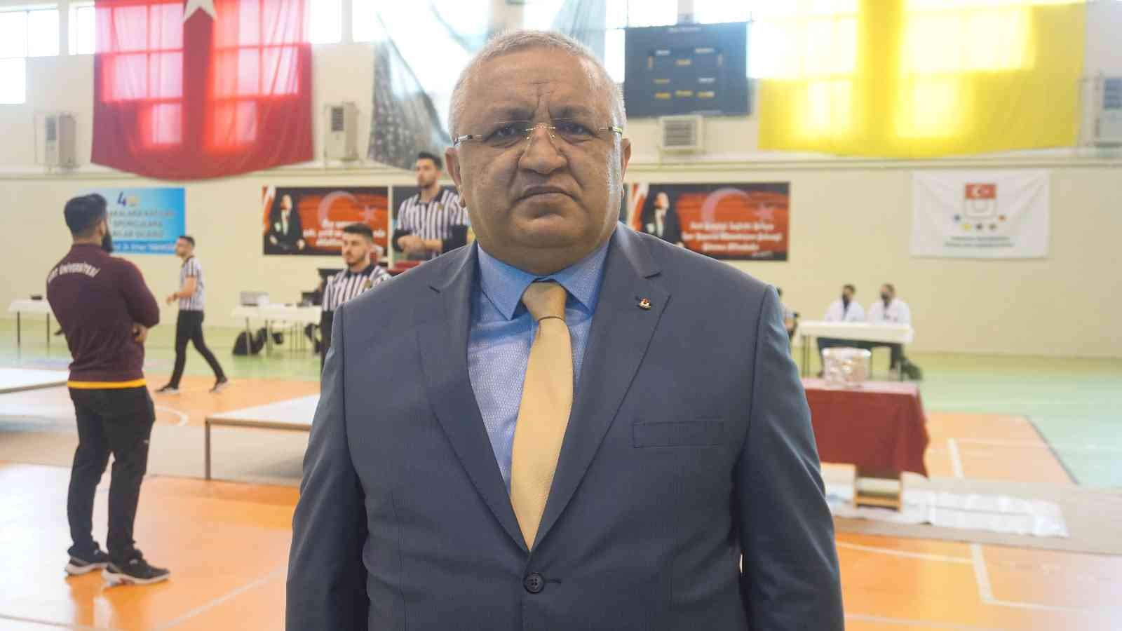 Edirne, ’Üniversitelerarası Bilek Güreşi’ yarışmasına ev sahipliği yapıyor Türkiye’nin çeşitli bölgelerinden 34 üniversitenin ve yaklaşık 200 sporcunun katılım sağladığı ’Üniversitelerarası Bilek Güreşi’ yarışması ...