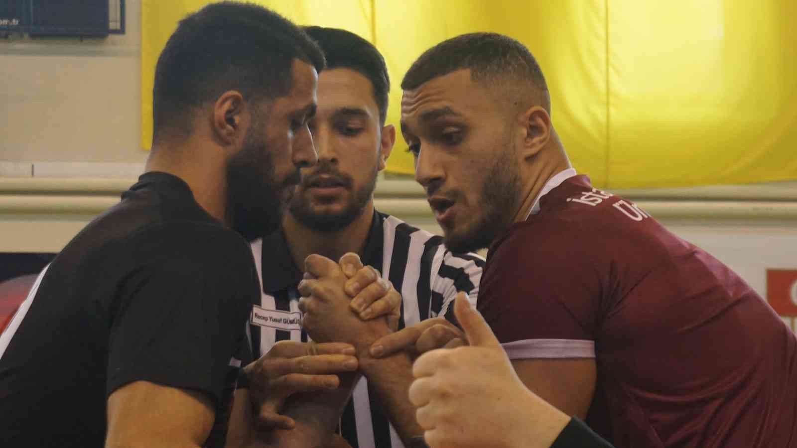 Edirne, ’Üniversitelerarası Bilek Güreşi’ yarışmasına ev sahipliği yapıyor Türkiye’nin çeşitli bölgelerinden 34 üniversitenin ve yaklaşık 200 sporcunun katılım sağladığı ’Üniversitelerarası Bilek Güreşi’ yarışması ...