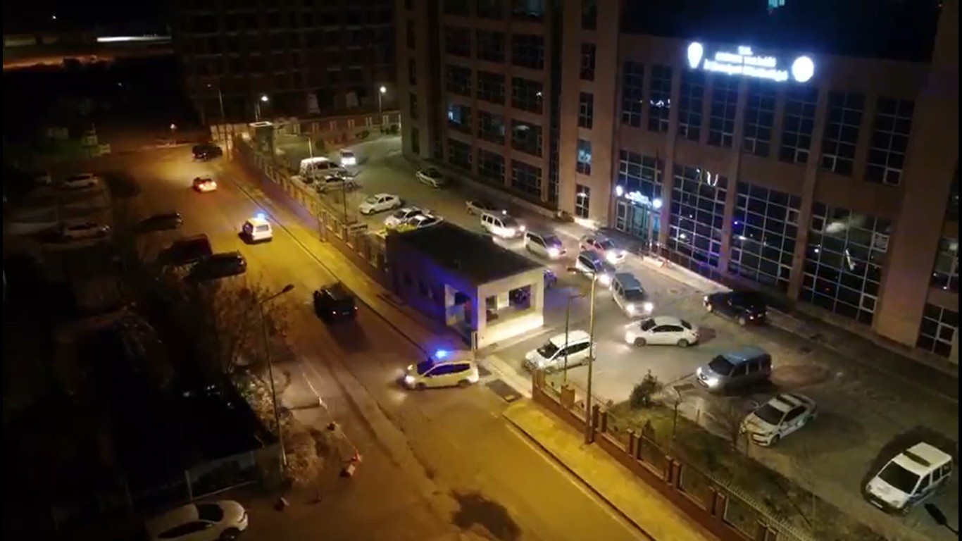 Edirne’de suç örgütüne şafak operasyonu: 11 gözaltı Edirne’de silahlı suç örgütüne yönelik çeşitli adrese düzenlenen eş zamanlı şafak operasyonunda gözaltına alınan 11 şüpheliden 6’sı tutuklandı ...