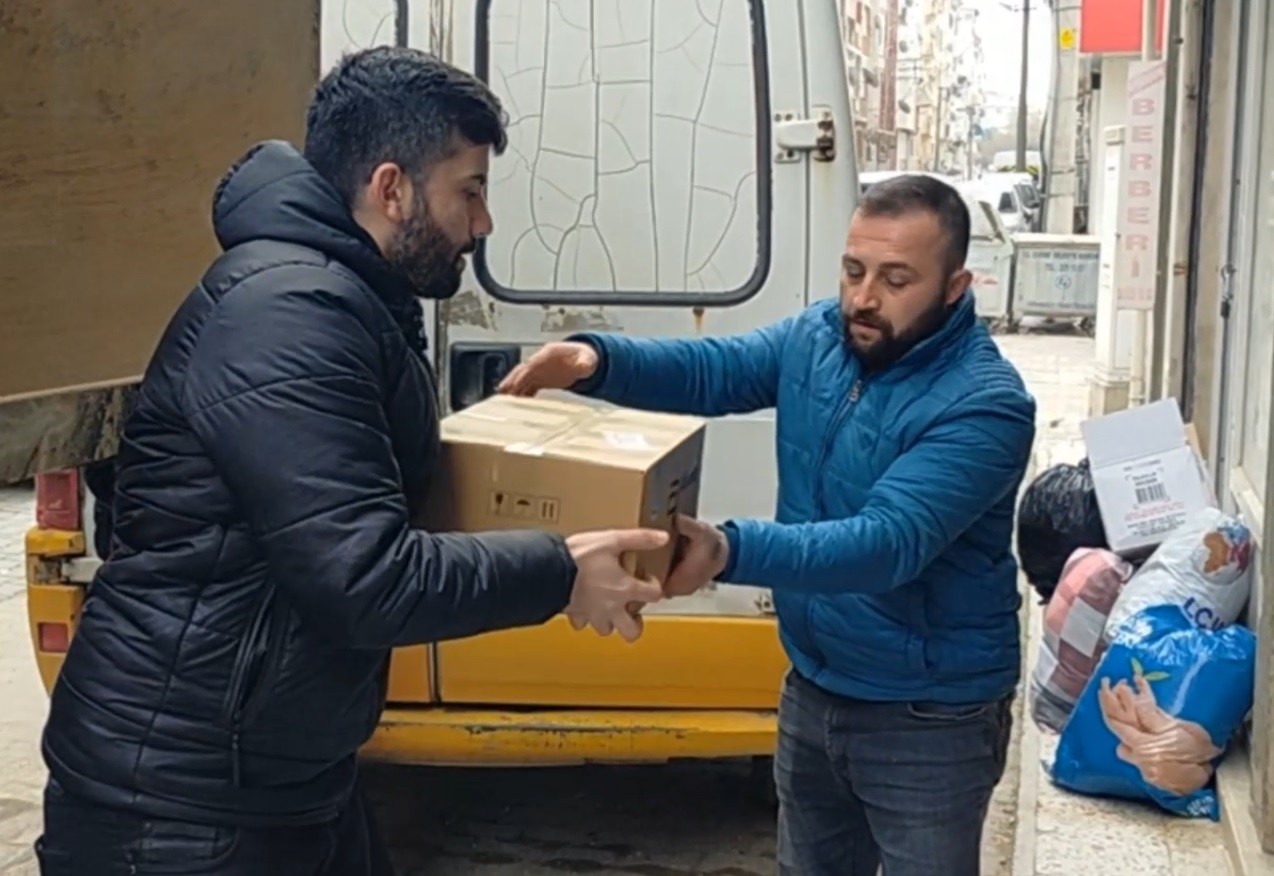 Edirne’de Ukrayna seferberliği: Yardım kampanyası çığ gibi büyüdü Rusya’nın Ukrayna’ya açtığı savaşın ardından Ukrayna Büyükelçiliği tarafından başlatılan yardım kampanyasına Edirneliler de destek verdi. Edirne ...