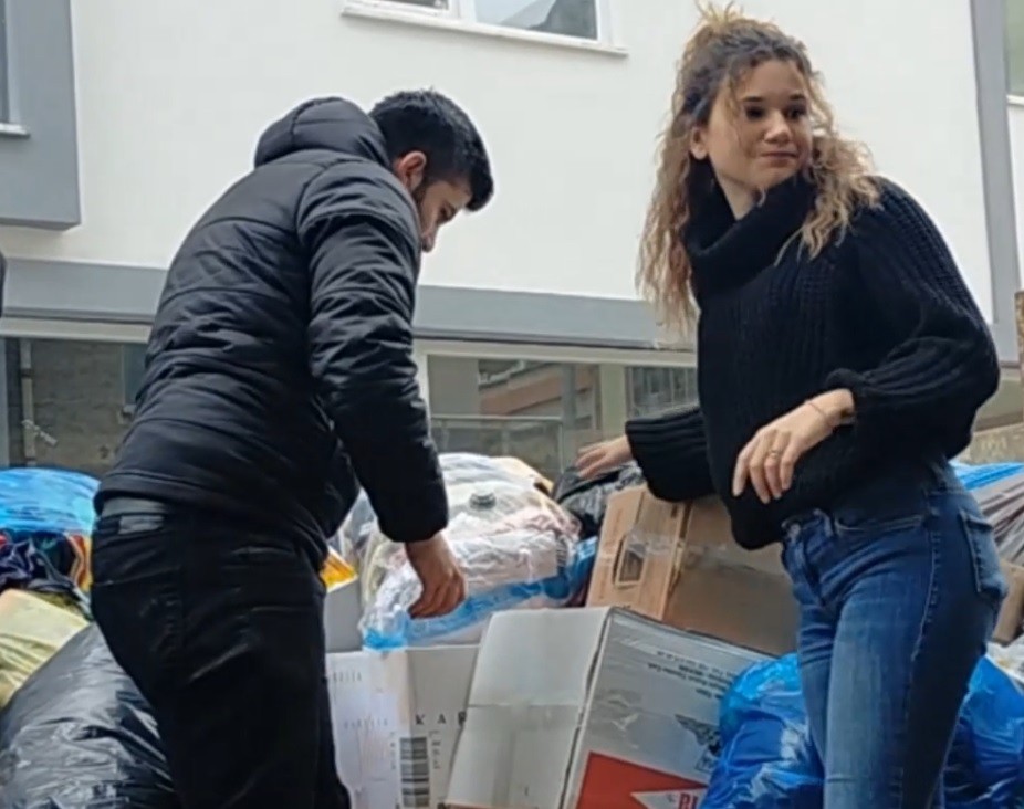 Edirne’de Ukrayna seferberliği: Yardım kampanyası çığ gibi büyüdü Rusya’nın Ukrayna’ya açtığı savaşın ardından Ukrayna Büyükelçiliği tarafından başlatılan yardım kampanyasına Edirneliler de destek verdi. Edirne ...