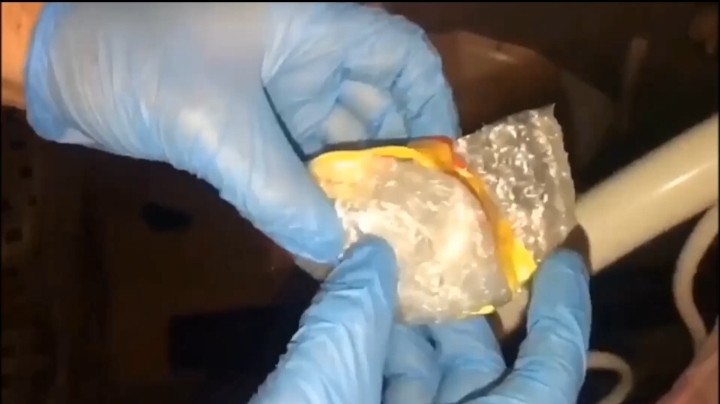 Edirne’de uyuşturucu operasyonunda 11 adrese baskın yapıldı Edirne’de uyuşturucu satıcılarına yönelik 11 adrese gerçekleştirilen operasyonda 15 şüpheli gözaltına alındı, çok sayıda uyuşturucu madde ele ...