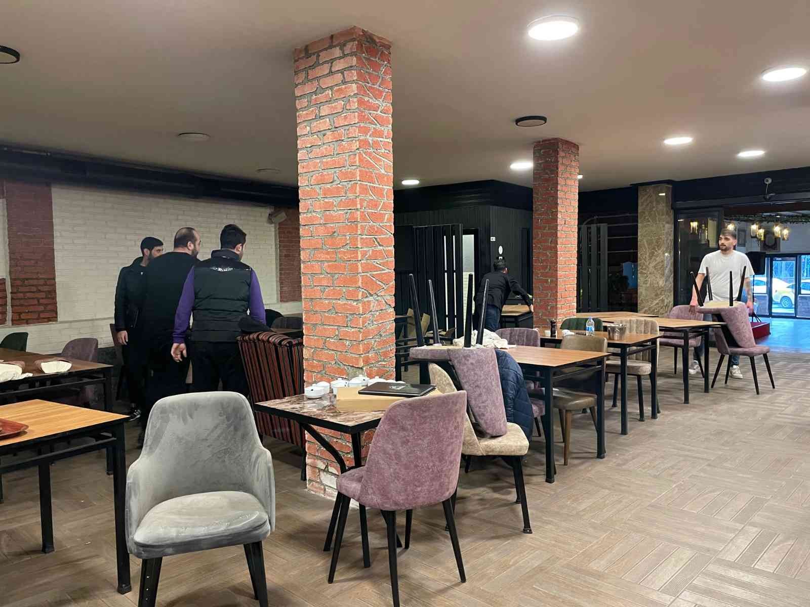 Eğlence mekanları pandemi sonrası yaza hazırlanıyor İstanbul’da eğlence mekanları, pandemi sonrası yaz için hazırlıklara başladı. Sektörünün pandemi ile birlikte zor günler geçirdiğini söyleyen ...