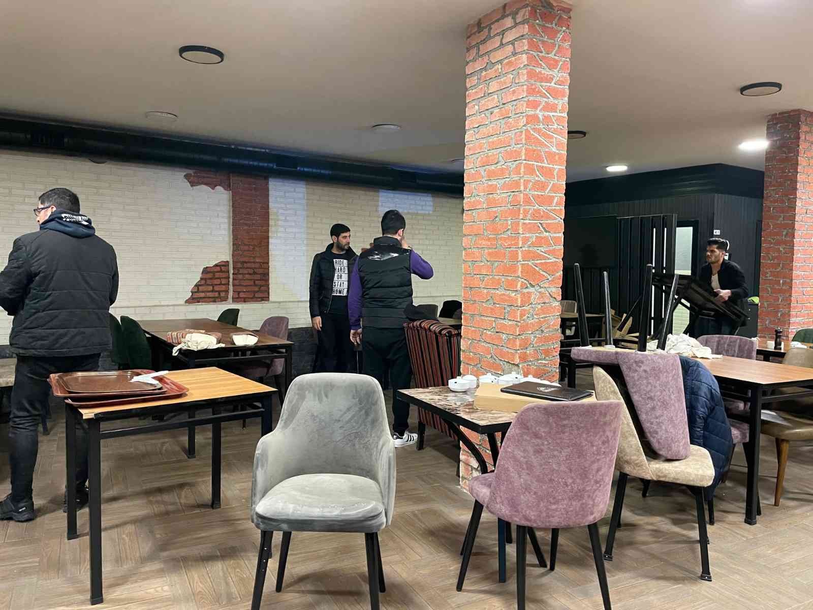 Eğlence mekanları pandemi sonrası yaza hazırlanıyor İstanbul’da eğlence mekanları, pandemi sonrası yaz için hazırlıklara başladı. Sektörünün pandemi ile birlikte zor günler geçirdiğini söyleyen ...