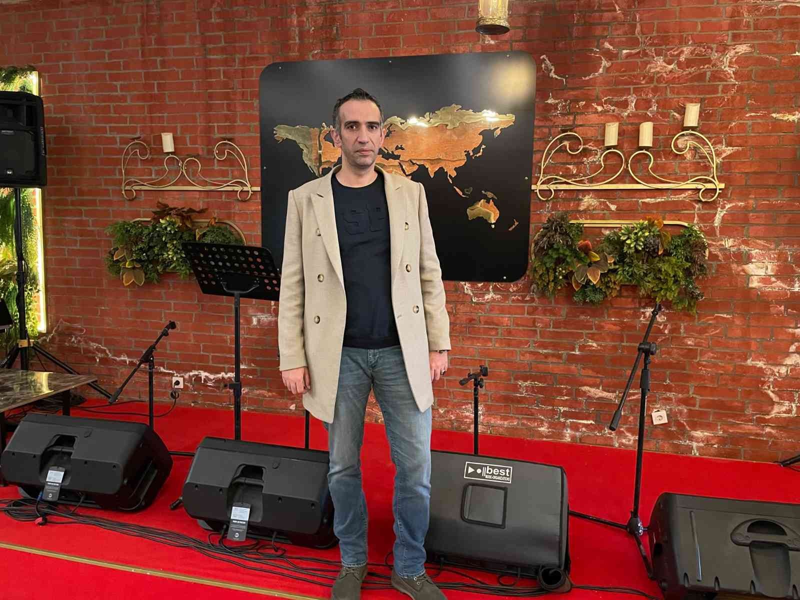 Eğlence mekanları pandemi sonrası yaza hazırlanıyor İstanbul’da eğlence mekanları, pandemi sonrası yaz için hazırlıklara başladı. Sektörünün pandemi ile birlikte zor günler geçirdiğini söyleyen ...