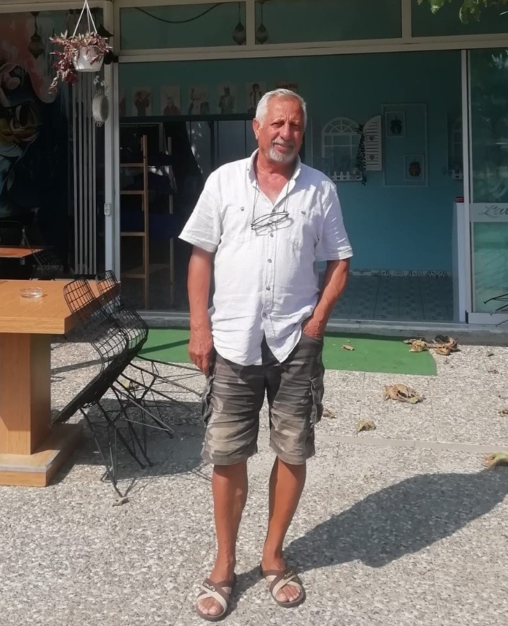 Emekli öğretmen, eşini öldürüp intihara kalkıştı Bursa’nın Karacabey ilçesinde yaşayan emekli öğretmen Yusuf Karayün (70), iddiaya göre tartıştığı eşi Aynur Karayün’ü (62) defalarca bıçaklayarak ...