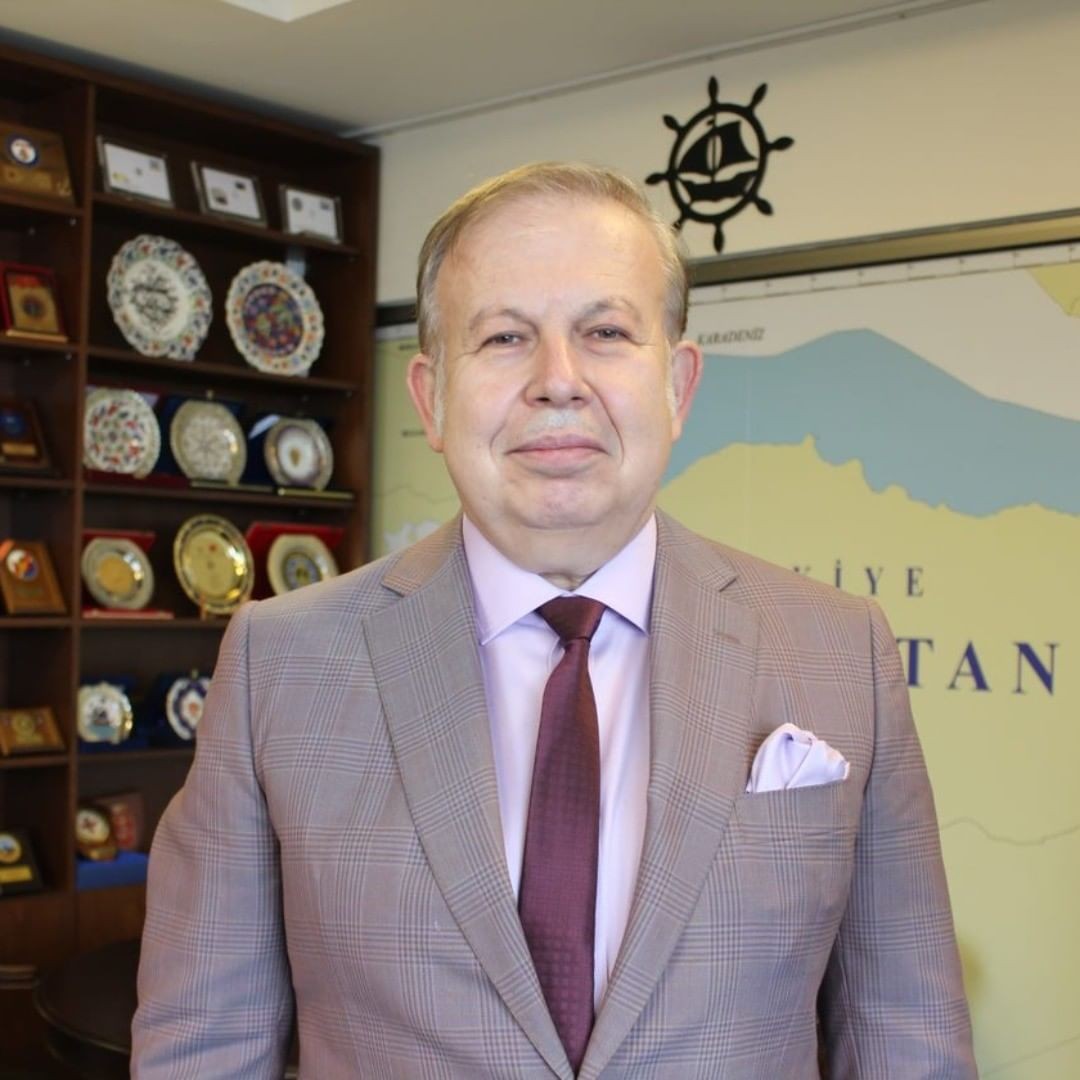 Emekli tümamiral Cihat Yaycı’ya hakaret eden FETÖ firarisi Adem Yavuz Arslan’a 2 yıla kadar hapis talebi FETÖ firarisi Adem Yavuz Arslan hakkında emekli tümamiral Cihat Yaycı’ya sosyal medyadan ‘hakaret’ ettiği gerekçesiyle 2 yıla kadar hapis cezası ...