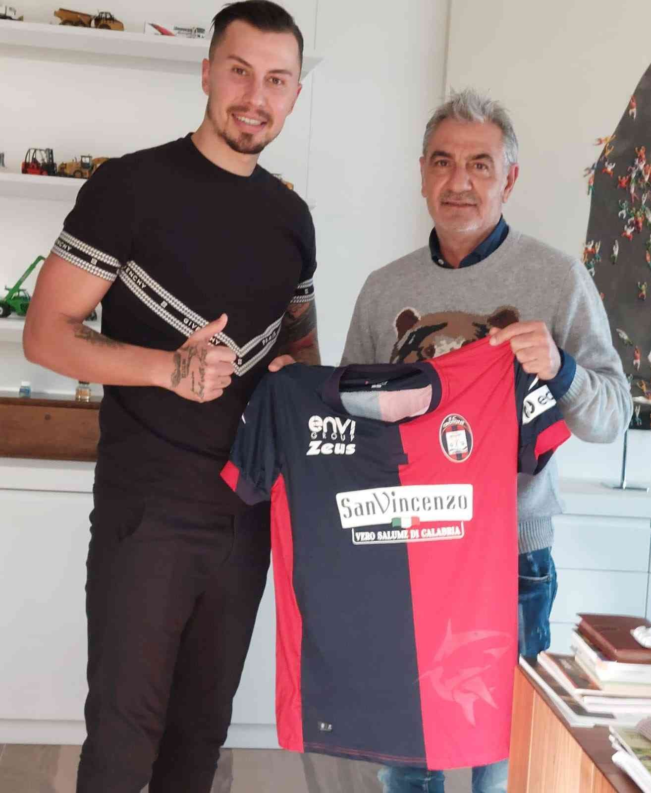 Emre Güral, İtalyan ekibi Crotone’a transfer oldu Geçtiğimiz sezon MKE Ankaragücü formayı giyen ve bu sezon boşta olan Emre Güral, İtalya Serie B takımlarından Crotone’a transfer oldu. Türkiye’de ...