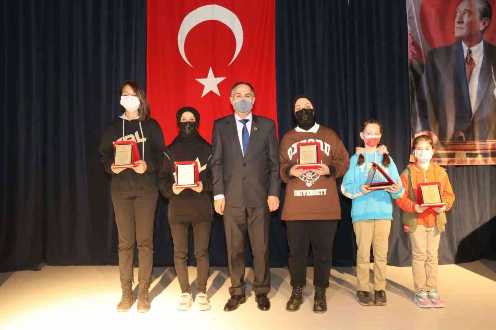 Ergene’de 12 Mart İstiklal Marşı’mızın kabulü ve Mehmet Akif Ersoy’u anma programı İstiklal Marşının Kabulünün 101. yıl dönümü ve Mehmet Akif Ersoy’u anma günü dolayısıyla Ergene’de tören düzenlendi. Kaymakamlık tarafından ...