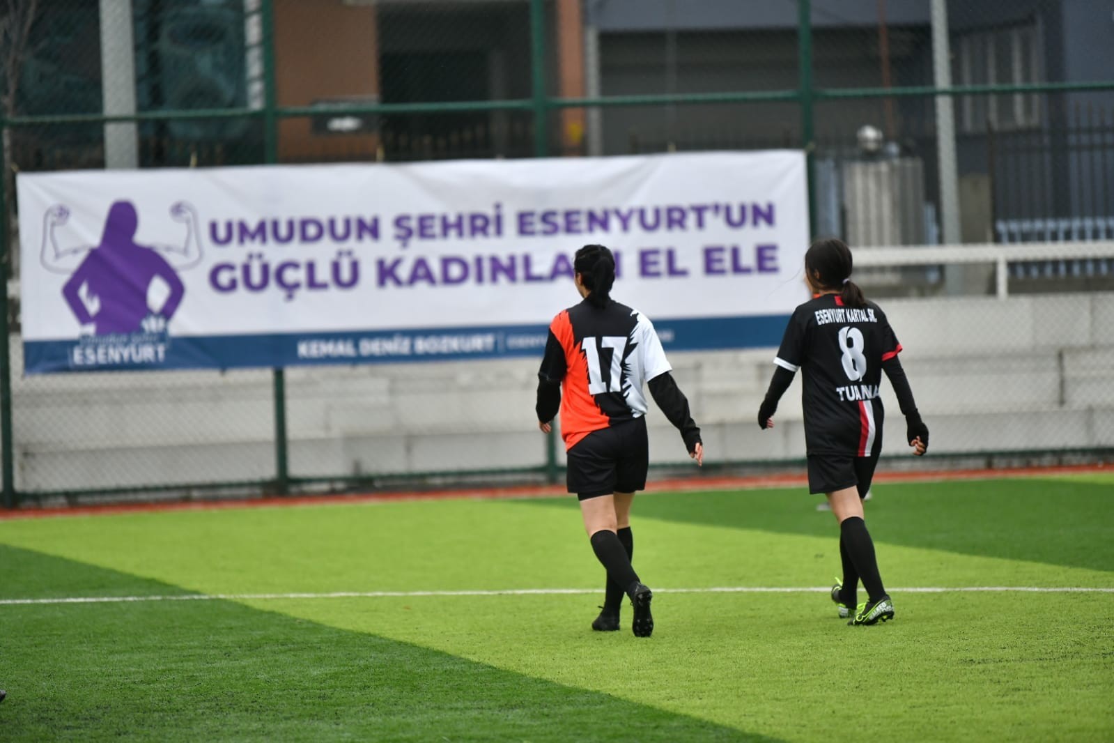 Esenyurtlu kadınlardan farkındalık maçı Esenyurt Belediyesi, kadına yönelik şiddetle mücadelede farkındalık oluşturmak amacıyla, 8 Mart Dünya Emekçi Kadınlar Günü’ne özel, Esenyurt ...