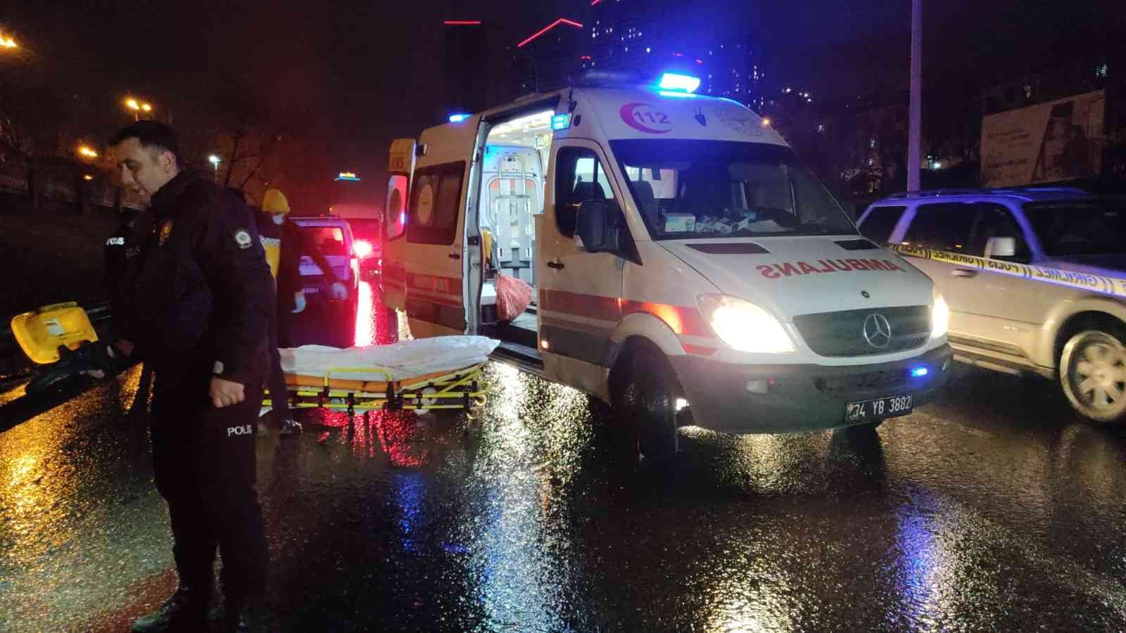 Esenyurt’ta köprüden atlayan erkek şahıs hayatını kaybetti Esenyurt’ta Avcılar-Haramidere bağlantı yolundaki köprüden yola atlayan erkek şahıs hayatını kaybetti. Ölen kişinin cansız bedeni otopsi yapılmak ...