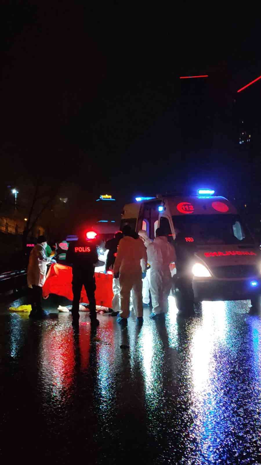 Esenyurt’ta köprüden atlayan erkek şahıs hayatını kaybetti Esenyurt’ta Avcılar-Haramidere bağlantı yolundaki köprüden yola atlayan erkek şahıs hayatını kaybetti. Ölen kişinin cansız bedeni otopsi yapılmak ...