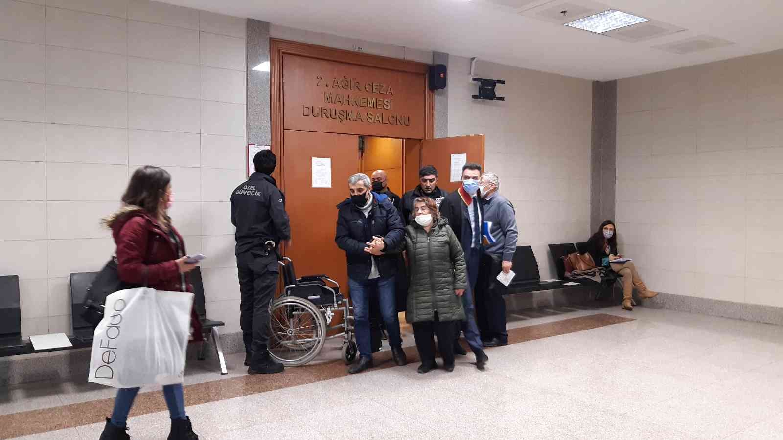 Eşini öldüren Nuran Özdemir: “Beni öldürecekti gerçekten eminim” Eyüpsultan’da boşanma aşamasındaki eşini darp edildiği sırada bıçaklayarak öldüren Nuran Özdemir, 18 yıla kadar hapis talebiyle hakim karşısına ...