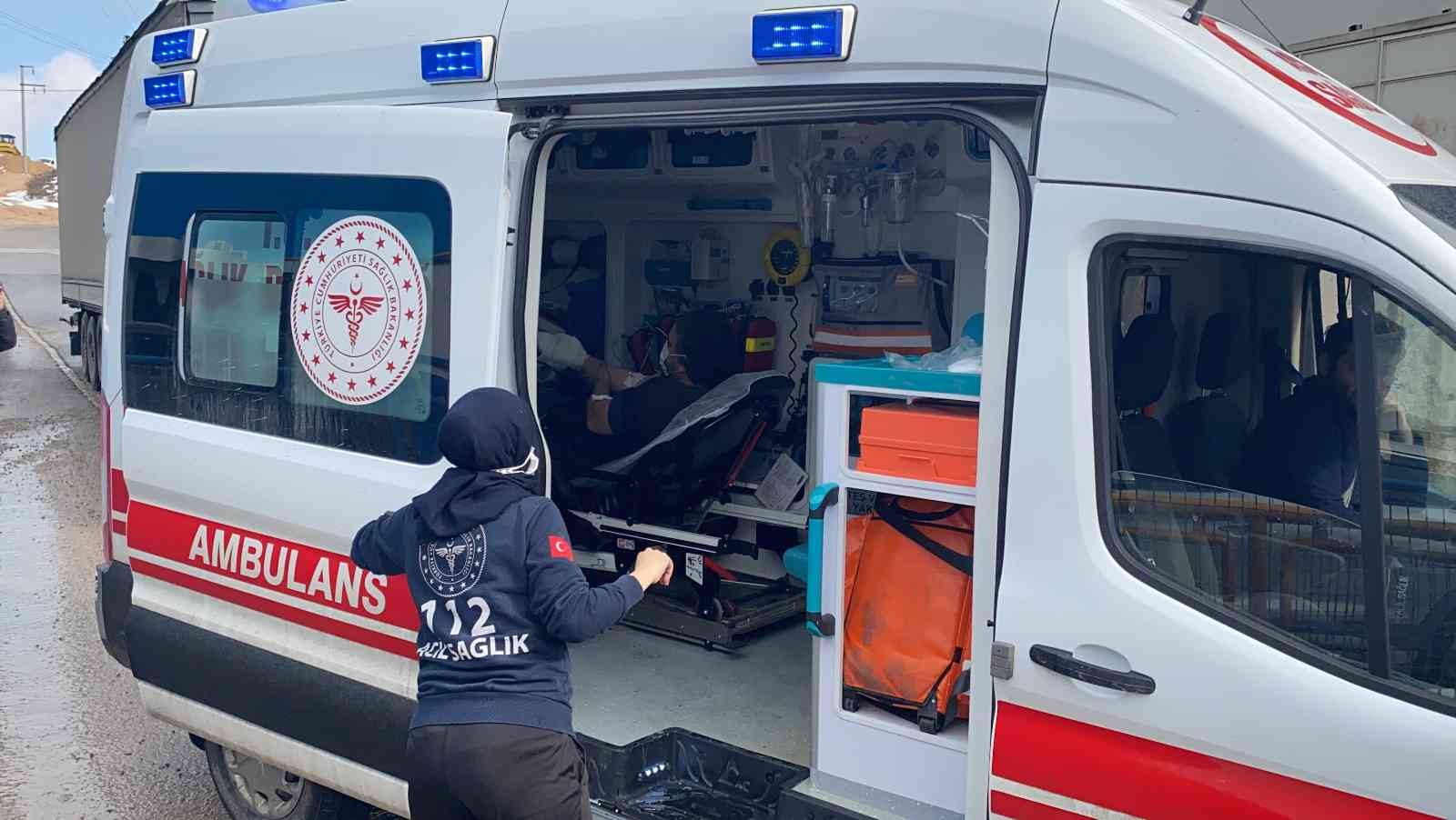 Fabrikada döküm makinesi patladı: 3 yaralı Kocaeli’nin Çayırova ilçesinde bir fabrikanın içindeki döküm makinesinin patlaması neticesinde 3 kişi yaralandı. Yangın, Kocaeli’nin Çayırova ...