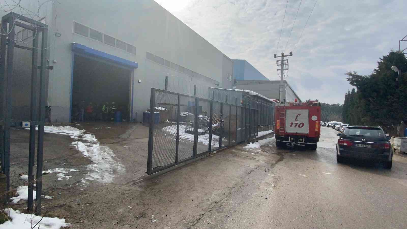 Fabrikada döküm makinesi patladı: 3 yaralı Kocaeli’nin Çayırova ilçesinde bir fabrikanın içindeki döküm makinesinin patlaması neticesinde 3 kişi yaralandı. Yangın, Kocaeli’nin Çayırova ...