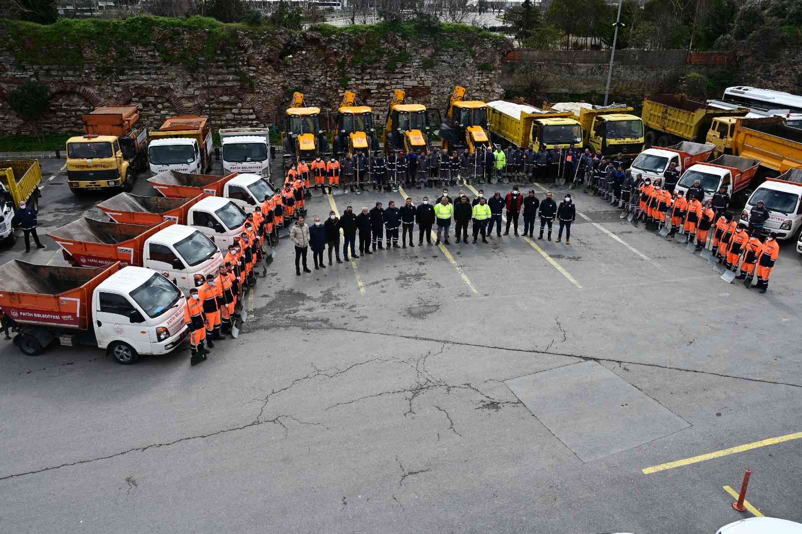 Fatih’te kar hazırlıkları tamamlandı Fatih Belediyesi, Meteoroloji Genel Müdürlüğü’nün kar yağışına ilişkin uyarılarının ardından yaşanabilecek olumsuzluklara karşı hazırlıkları ...