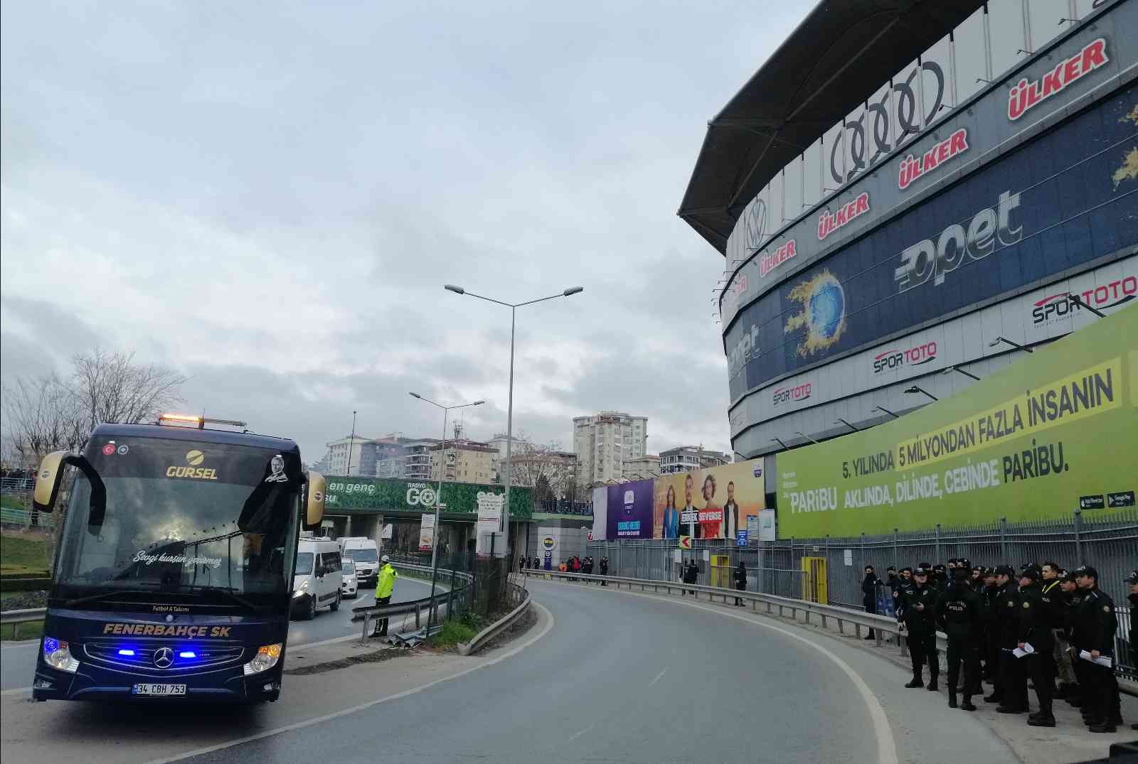 Spor Toto Süper Lig’in 28. haftasında Trabzonspor’u konuk edecek olan Fenerbahçe Kadıköy’e geldi. Spor Toto Süper Lig’in 28. haftasında ...