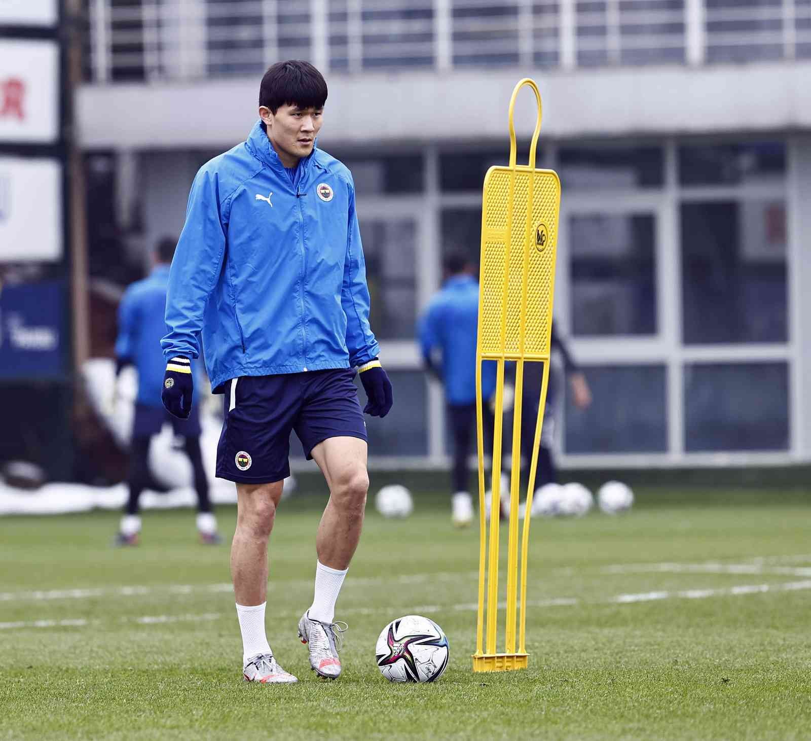 Fenerbahçe’de Konyaspor hazırlıkları başladı Süper Lig’in 30. hafta mücadelesinde ligde ikinci sırada bulunan Konyaspor’u ağırlayacak olan Fenerbahçe, bu maçın hazırlıklarına yaptığı ...