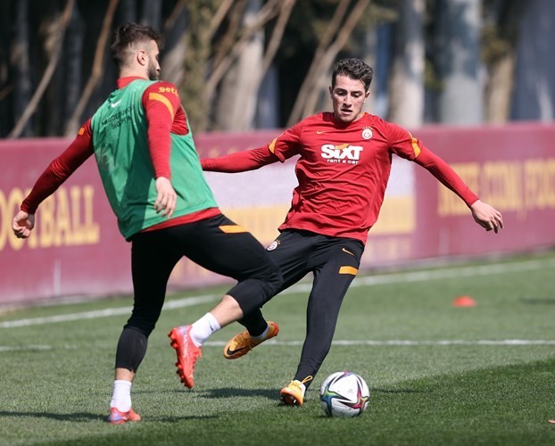 galatasarayda-arda-turan-takimla-beraber-calisti-8TNnKUwD.jpg