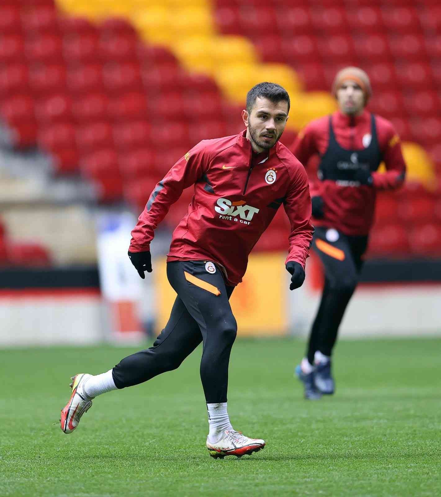 Galatasaray’da kamp kadrosu belli oldu Galatasaray, Spor Toto Süper Lig’in 30. haftasında Gaziantep FK ile deplasmanda oynayacağı maçın İstanbul’daki hazırlıklarını tamamladı. Ali Sami ...