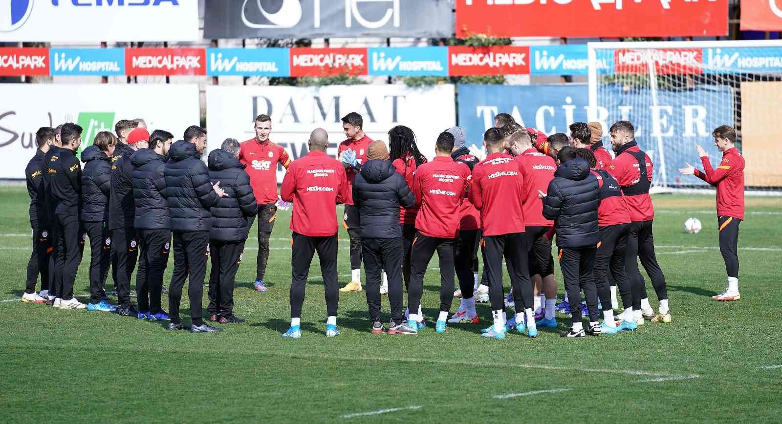 Galatasaray’da Konyaspor maçı hazırlıkları sürüyor Galatasaray, Spor Toto Süper Lig’in 28. haftasında cumartesi günü deplasmanda Konyaspor ile oynayacağı karşılaşmanın hazırlıklarına bir günlük ...