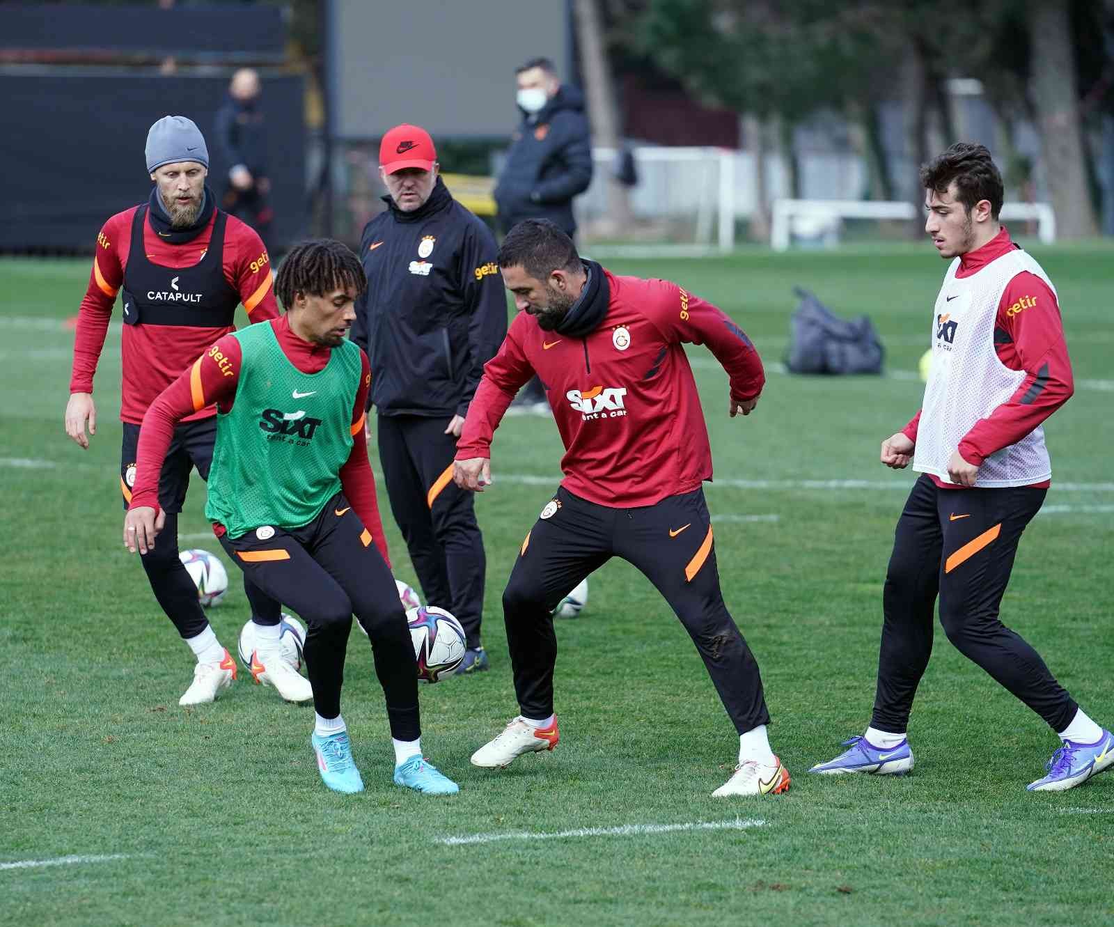 Galatasaray’da Konyaspor maçı hazırlıkları sürüyor Galatasaray, Spor Toto Süper Lig’in 28. haftasında cumartesi günü deplasmanda Konyaspor ile oynayacağı karşılaşmanın hazırlıklarına bir günlük ...