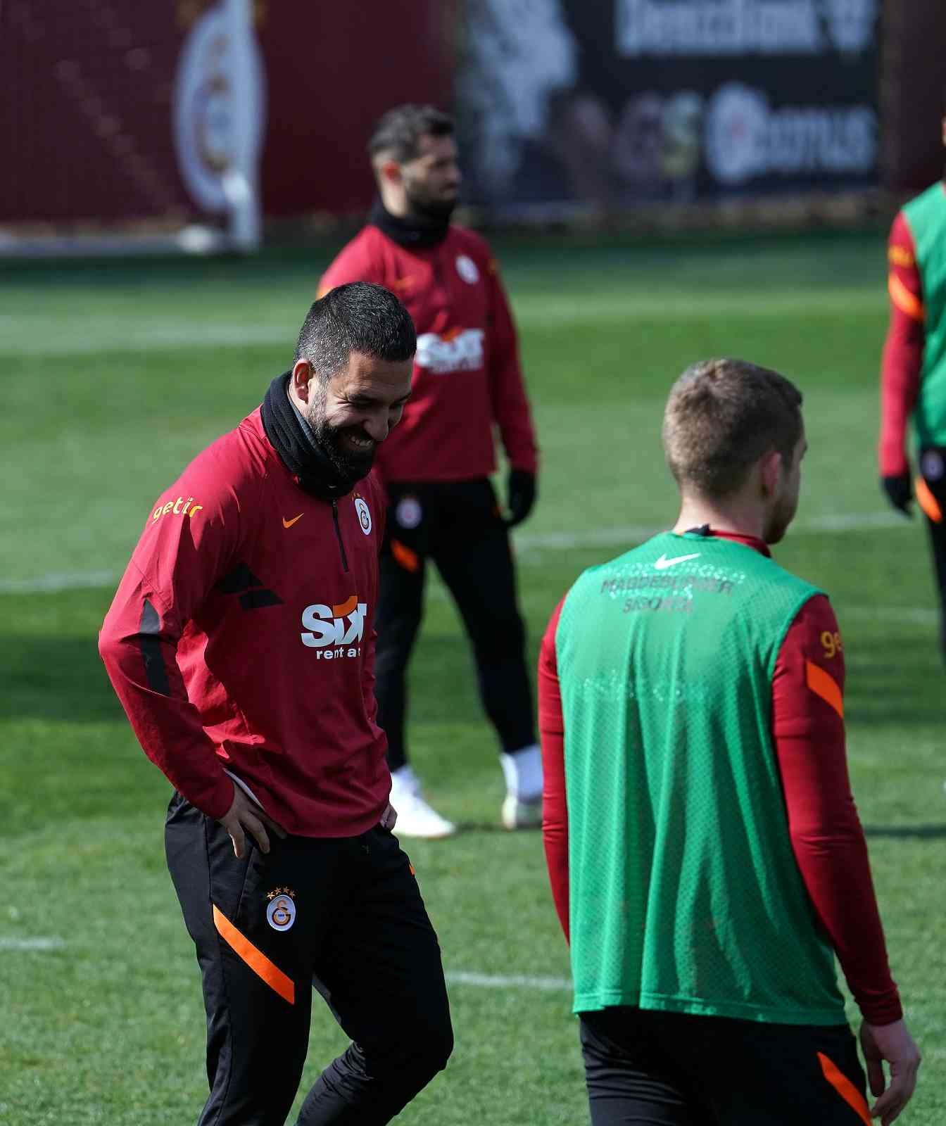 Galatasaray, Spor Toto Süper Lig’in 28. haftasında cumartesi günü deplasmanda Konyaspor ile oynayacağı karşılaşmanın hazırlıklarına bir günlük ...