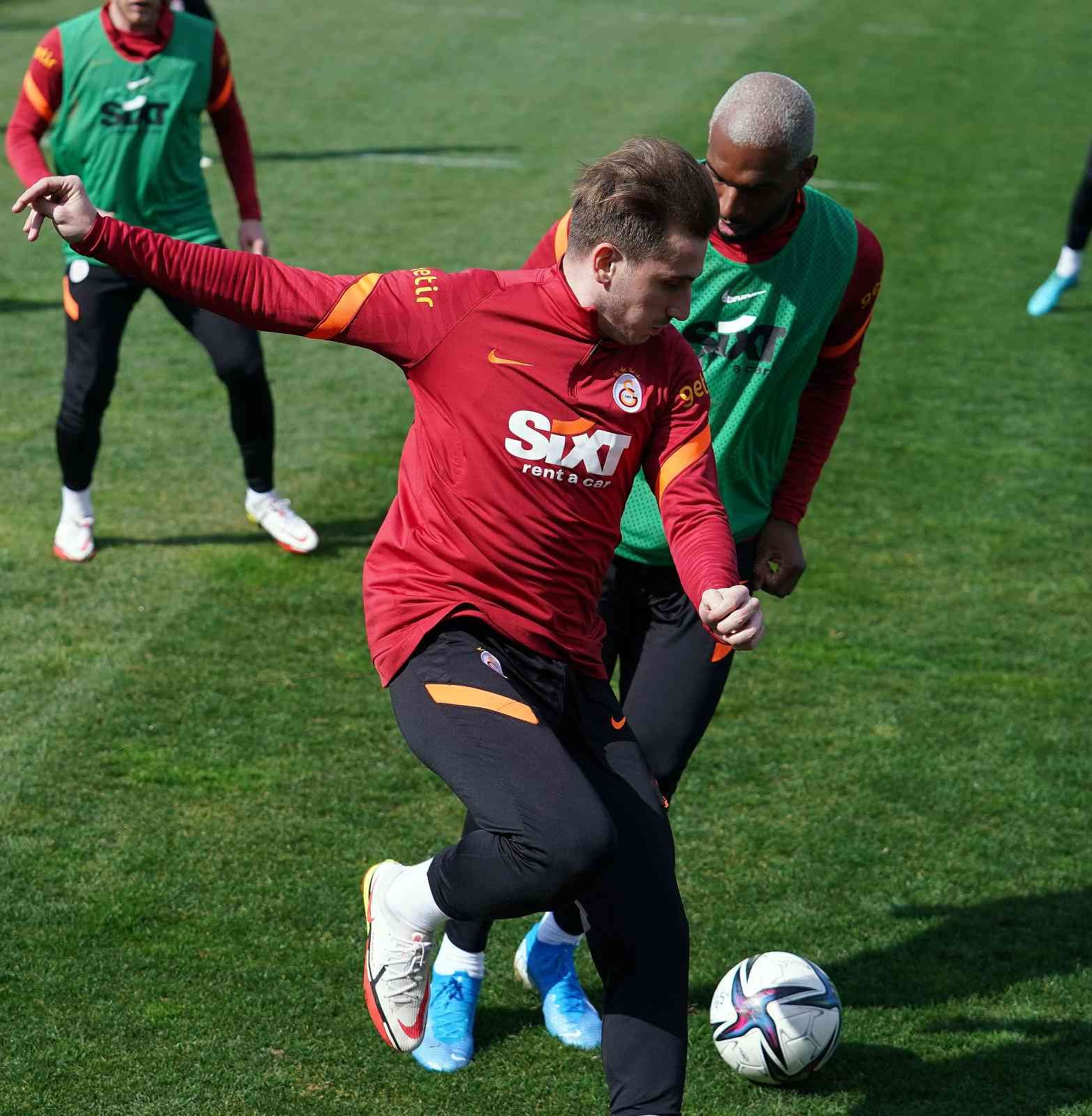 Galatasaray’da Konyaspor maçı hazırlıkları sürüyor Galatasaray, Spor Toto Süper Lig’in 28. haftasında cumartesi günü deplasmanda Konyaspor ile oynayacağı karşılaşmanın hazırlıklarına bir günlük ...