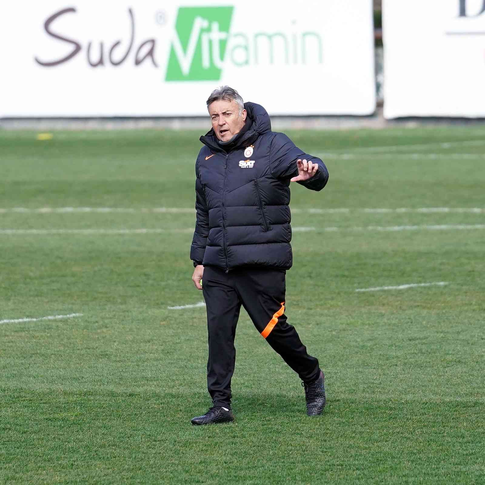 Galatasaray’da Konyaspor maçı hazırlıkları sürüyor Galatasaray, Spor Toto Süper Lig’in 28. haftasında cumartesi günü deplasmanda Konyaspor ile oynayacağı karşılaşmanın hazırlıklarına bir günlük ...