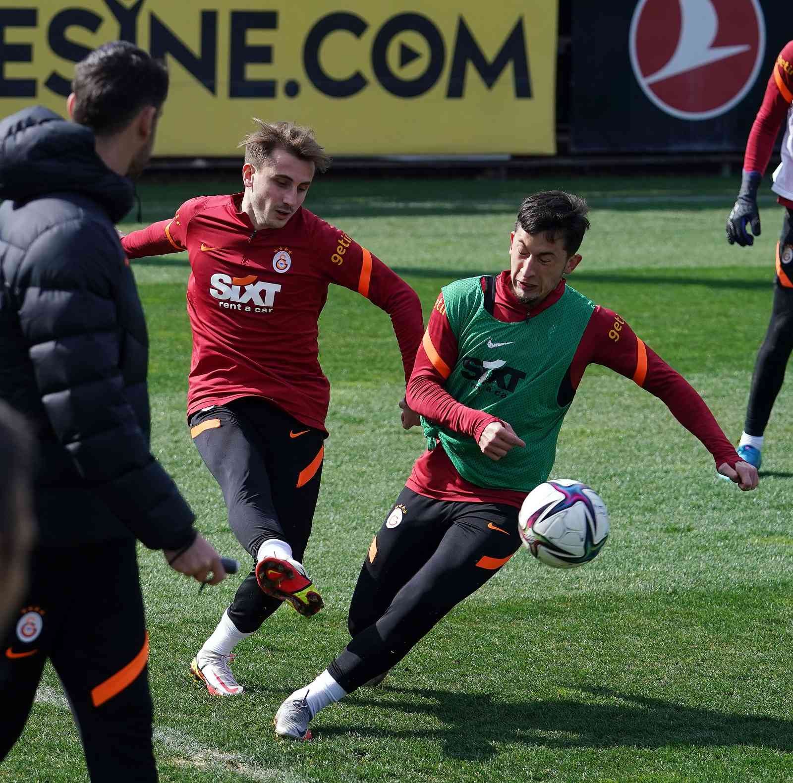 Galatasaray’da Konyaspor maçı hazırlıkları sürüyor Galatasaray, Spor Toto Süper Lig’in 28. haftasında cumartesi günü deplasmanda Konyaspor ile oynayacağı karşılaşmanın hazırlıklarına bir günlük ...