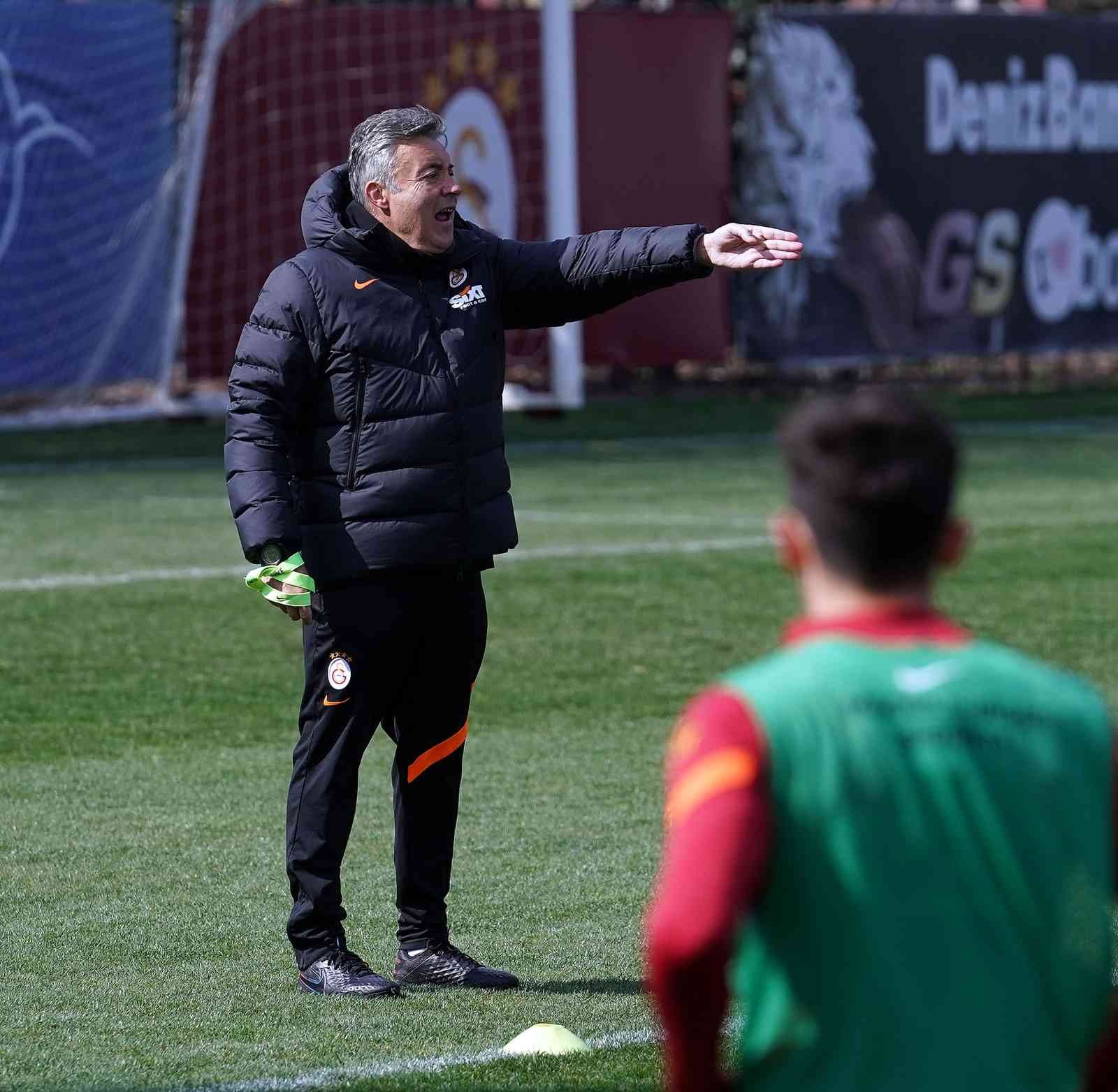 Galatasaray’da Konyaspor maçı hazırlıkları sürüyor Galatasaray, Spor Toto Süper Lig’in 28. haftasında cumartesi günü deplasmanda Konyaspor ile oynayacağı karşılaşmanın hazırlıklarına bir günlük ...