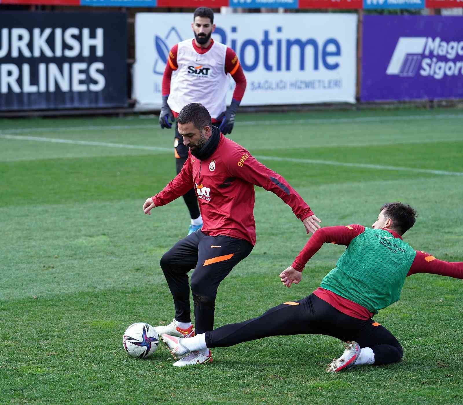 Galatasaray’da Konyaspor maçı hazırlıkları sürüyor Galatasaray, Spor Toto Süper Lig’in 28. haftasında cumartesi günü deplasmanda Konyaspor ile oynayacağı karşılaşmanın hazırlıklarına bir günlük ...