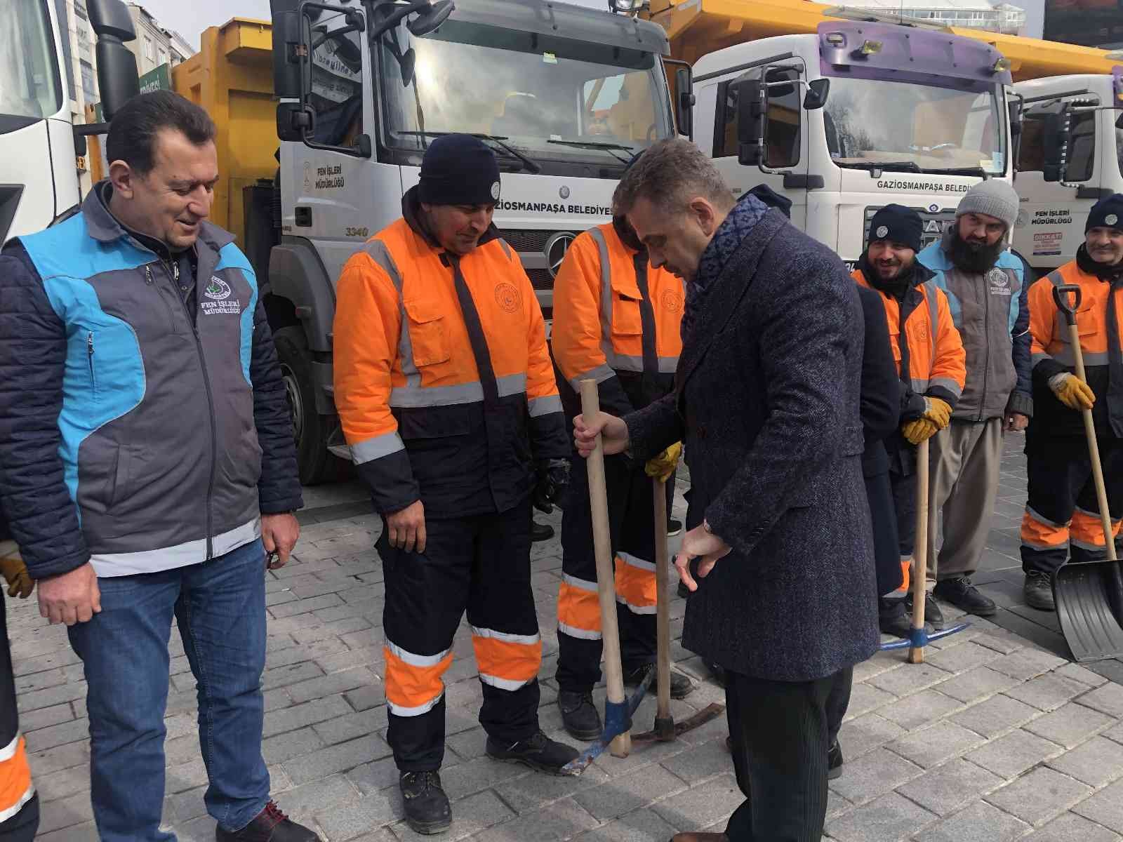 Gaziosmanpaşa karla mücadeleye hazır Gaziosmanpaşa Belediyesi, İstanbul’da beklenen kar yağışının hayatı olumsuz etkilememesi adına hazırlıklarını tamamladı. Belediyenin karla ...