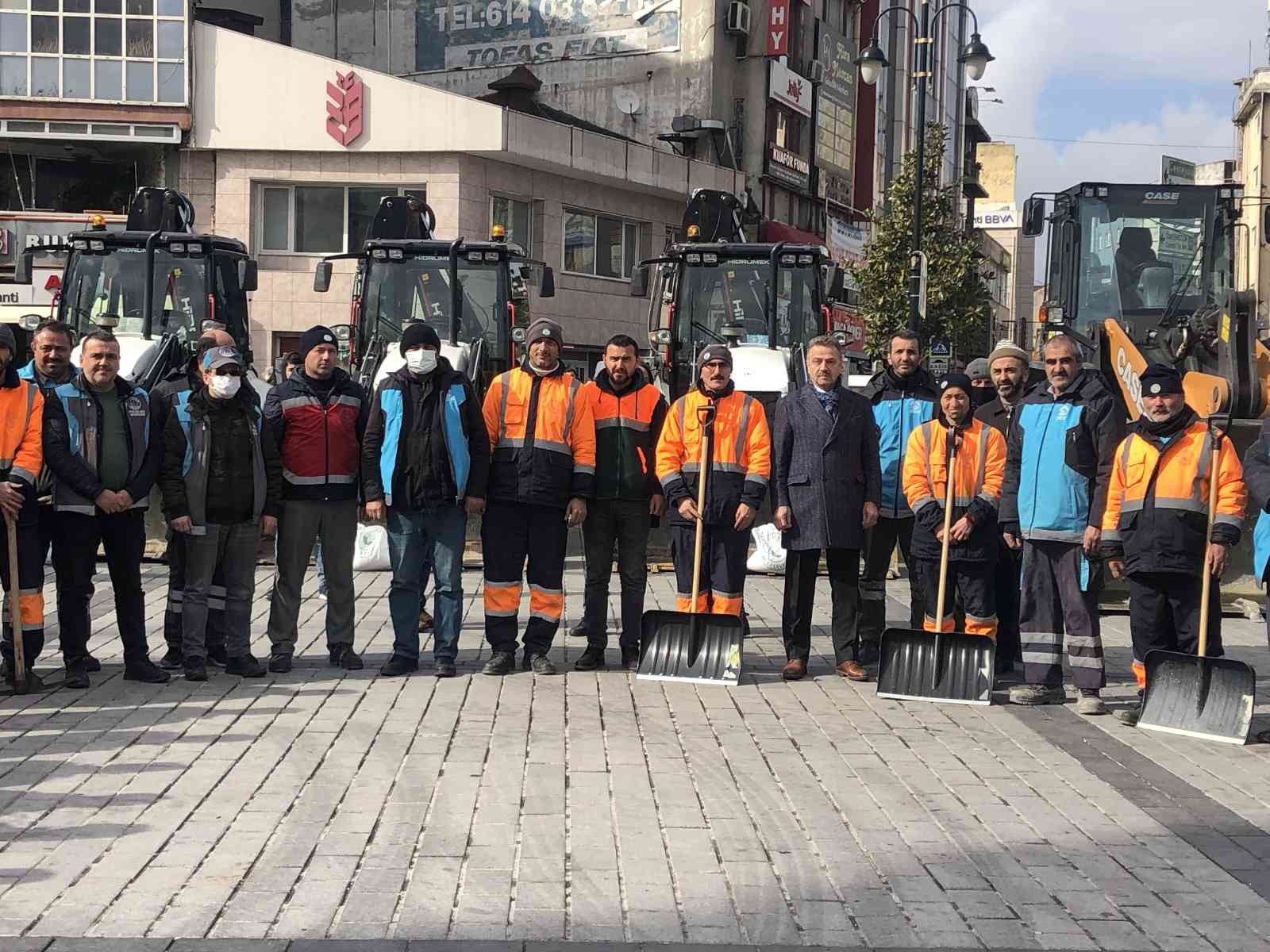 Gaziosmanpaşa karla mücadeleye hazır Gaziosmanpaşa Belediyesi, İstanbul’da beklenen kar yağışının hayatı olumsuz etkilememesi adına hazırlıklarını tamamladı. Belediyenin karla ...