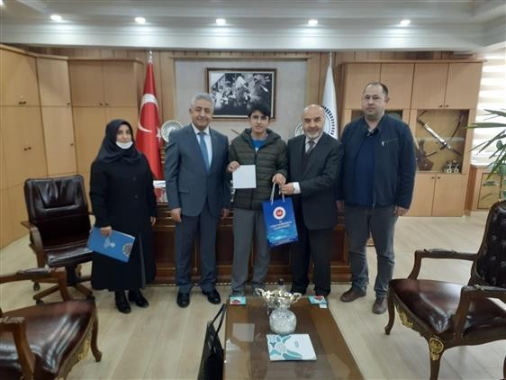 Gençlik bilgi yarışması Tekirdağ birincisi Çorlu’dan Diyanet İşleri Başkanlığınca düzenlenen gençlik bilgi yarışmasının Tekirdağ il birincisi ve il üçüncüsü yarışmaya Çorlu’dan katılan öğrenciler ...