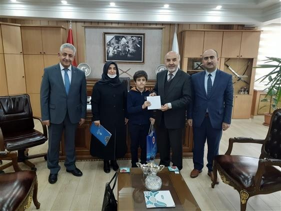 Gençlik bilgi yarışması Tekirdağ birincisi Çorlu’dan Diyanet İşleri Başkanlığınca düzenlenen gençlik bilgi yarışmasının Tekirdağ il birincisi ve il üçüncüsü yarışmaya Çorlu’dan katılan öğrenciler ...