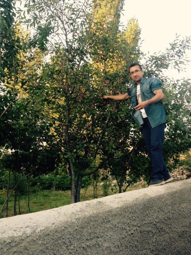 Geri geri gelirken arkadaşını ezdi Bağcılar’da yanlış yola girdikten sonra geri geri giden tır sürücüsü, araçtan indirdiği arkadaşını ezdi. Sürücünün arkadaşı olay yerinde hayatını ...