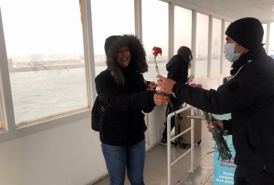 Çanakkale Boğazı ve adalar hattında araç ve yolcu taşımacılığı yapan Gestaş A.Ş., 8 Mart Dünya Kadınlar Günü dolayısıyla kadın yolcularını ...