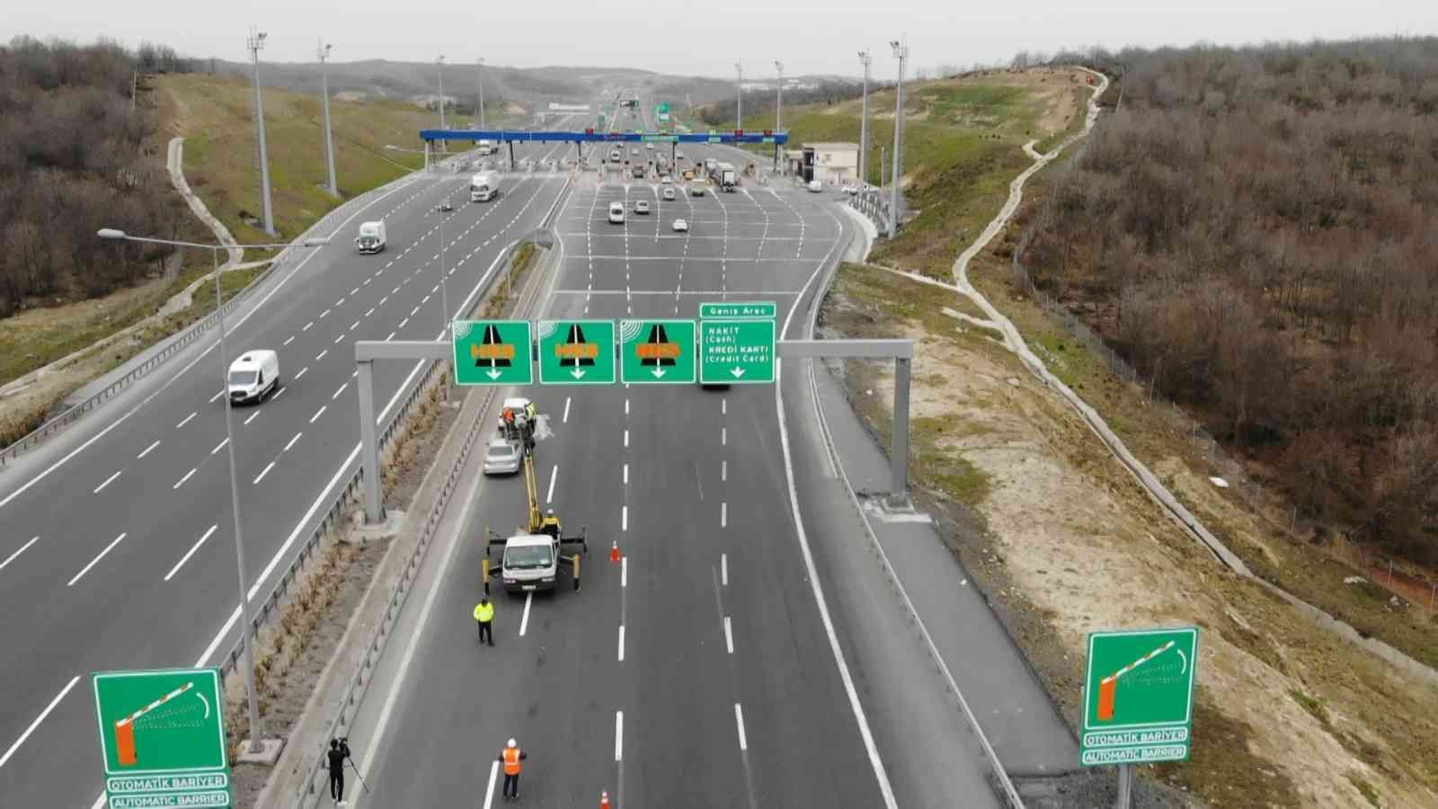 Gişelerde OGS tabelaları sökülüyor Türkiye genelinde otoyollar ve köprülerde OGS kullanımı bugün itibariyle sona eriyor. Gişelerde bulunan OGS tabelaları görevliler tarafından ...