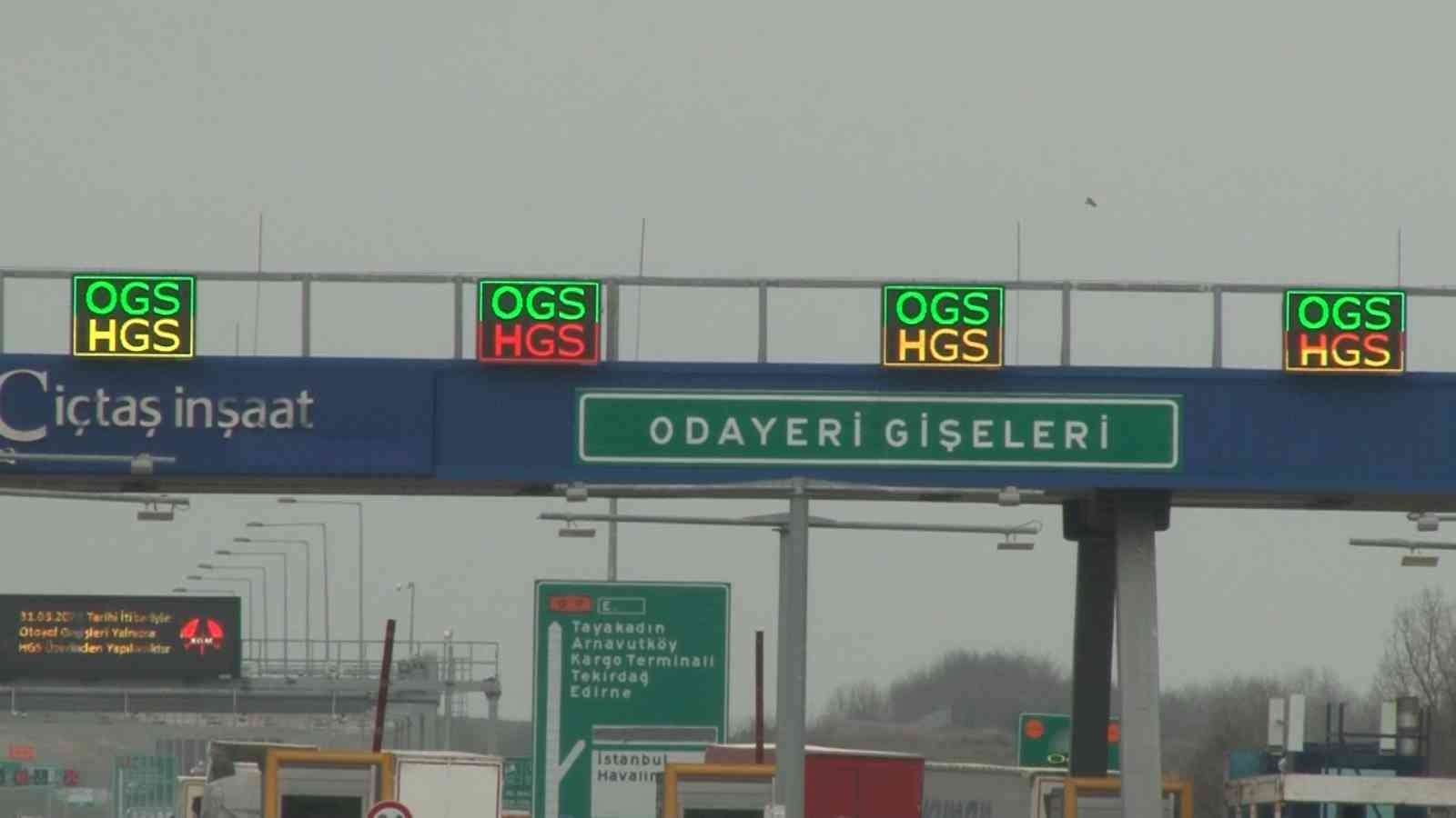 Gişelerde OGS tabelaları sökülüyor Türkiye genelinde otoyollar ve köprülerde OGS kullanımı bugün itibariyle sona eriyor. Gişelerde bulunan OGS tabelaları görevliler tarafından ...